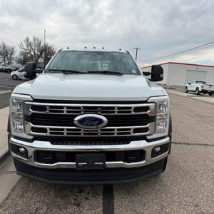 Camión de Plataforma F-550 2023, Motor de Gasolina Automático, de Uso Pesado para Transporte Industrial y Comercial de Larga Distancia - Product Image 1