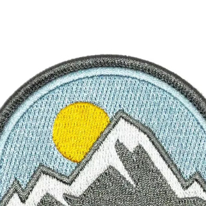 Nouvelles couleurs, patch brodé en tissu sergé, fabrication de chapeaux, vêtements, usine OEM, nous proposons une large variété de patchs brodés personnalisés à repasser - Product Image 5