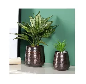 디럭스 품질 재배자 망치 디자인 구리 금속 식물 냄비 세트 합리적인 가격에 2 식물 홀더 인도 공급 업체