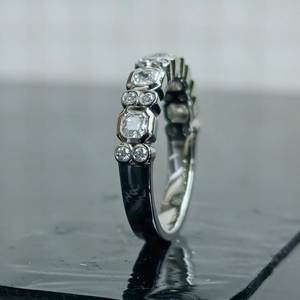 Anillo de Compromiso de Diamante Cultivado en Laboratorio con Corte Asscher de 1.50 CTW en Plata 925 con Engaste de Bisel, Media Eternidad, Vermeil, Anillo Nupcial, Joyería Fina - Product Image 4