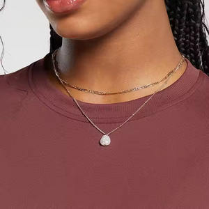 T-shirt surdimensionné pour femmes personnalisé Streetwear décontracté à la mode haut tendance OEM en vrac en gros de haute qualité haut d'été uni - Product Image 3