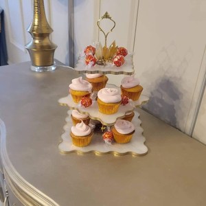 เค้กเรซิน3ชั้นทำด้วยมือที่วางคัพเค้กและขนมหวานงานฝีมือที่เป็นมิตรกับสิ่งแวดล้อมหรูหราทันสมัยสำหรับบ้านและกิจกรรม - Product Image 4