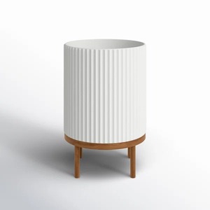 Hermosa maceta de metal en acabado de alta calidad, perfecta para mejorar la vegetación y elevar el estilo de cualquier espacio vital - Product Image 1