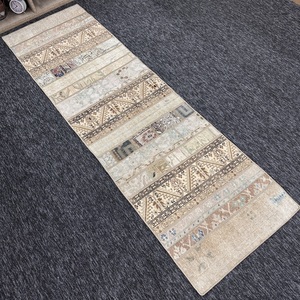 Petit tapis vintage 2,2 x 7,2 pieds, tapis turc beige patchwork - Product Image 3