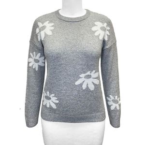 เสื้อไหมพรมถักลายดอกไม้แบบบางสำหรับผู้หญิง คอลเลคชั่นฤดูหนาว FW23 ระบายอากาศได้ดี คอวี แขนยาว ผลิตจากอะคริลิกผสมขนแกะเมอริโน - Product Image 1