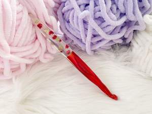 Crochets à crochet en résine les plus récents dans une large gamme de couleurs adaptés à l'aiguille par Tayyab Handicraft - Product Image 3