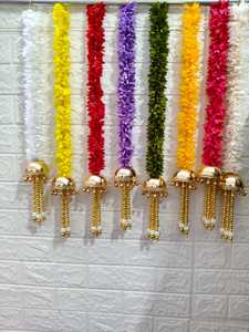 Guirlande de fleurs de jasmin en tissu avec des glands dorés en forme de dôme | Décoration de mariage et de Diwali |   Toran floral coloré pour Mandir et Pooja, à suspendre - Product Image 4
