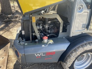 2018 WL38 Kubota Engine Wheel Loader avec Eaton Hydraulic Cylindre Mini Front Loader et Log Loader Garantie 1 an - Product Image 2