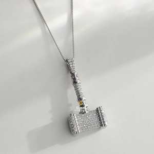 Collar con colgante de martillo de Thor Iced Out en oro blanco de 10kt y diamantes redondos de moissanita de corte brillante - Product Image 3