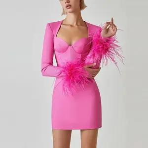 핑크 타조 깃털 섹시한 여성 미니 공식 블레이저 디자인 우아한 미니 긴 소매 Bodycon 저녁 파티 럭셔리 스키