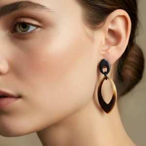 Boucles d'oreilles en corne de buffle d'eau du Vietnam polies de haute qualité, accessoires de mode uniques, vente au détail en boutique et vêtements tendance - Product Image 1