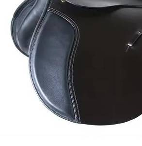 Silla de Montar Inglesa ASHMIRA EQUESTRIAN Hecha a Mano de Fibra de Vidrio Negra con Acolchado de Espuma, de Alta Calidad y Gran Venta, para Carreras de Caballos en India - Product Image 2