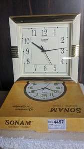 Horloge murale analogique noire simple 4457 en plastique carré blanc, bureau, maison, hôtel, restaurant, qualité supérieure, multi-usages - Product Image 4