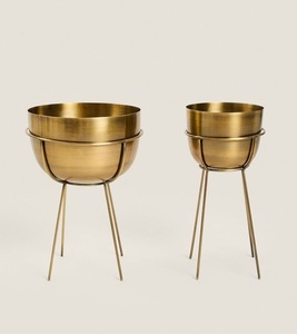 Lot de 2 pots de fleurs et jardinières décoratifs en fer Design attrayant pots de fleurs et jardinières décoratifs en métal pour la maison et le jardin - Product Image 1