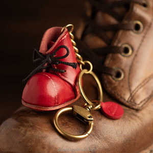 Porte-clés en cuir doré haut de gamme du fournisseur Délicat 3D Martin Boot Pendentif Lovely Car Purse Keychain Holder Top Luxury Leather - Product Image 5