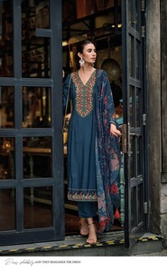 Lo último en seda viscosa pura con trabajo de hilo Kurtis de trabajo simulado y trabajo manual con pantalón de seda pura y Dupatta de impresión digital - Product Image 2