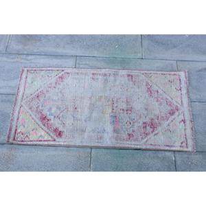 Alfombra Pequeña Vintage de 1.7x3.37 pies (51x103 cm), Alfombra Turca Roja con Estampado Animal - Product Image 4