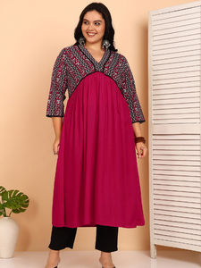 Ensemble Kurta Pant Dupatta pour femmes en rayonne imprimé Bagru, coupe Alia, longueur mollet, col en V, manches trois quarts, dupatta en zigzag, rose - Product Image 2