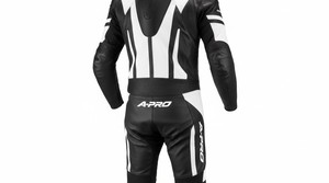 Ajoutez des sliders de protection dorsale et des protections CE. Personnalisez les couleurs, les logos et le nom du pilote. Produisez des commandes individuelles ou en gros. - Product Image 5