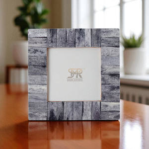 Cadre photo élégant et moderne en os gris incrusté, fait à la main, support décoratif pour photos, présentoir de table, personnalisable pour la maison - Product Image 3