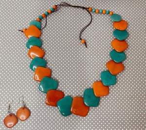 Collar de Cuentas de Madera y Resina Hecho a Mano para Mujer, Joyería Elegante y con Estilo de bh Resin Crafts - Product Image 3