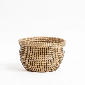 Panier rond en jonc de mer noir et naturel, fait main, pour rangement, vente en gros, écologique, fabriqué au Vietnam - Product Image 2