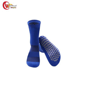 Calcetines de equipo OEM de alta calidad con logotipo de puños Calcetines deportivos de algodón transpirables y ecológicos para hombres para fútbol - Product Image 2
