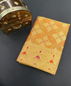 ส่าหรีผ้าฝ้ายที่สวยงามสำหรับผู้หญิงที่มีดีไซน์พิมพ์ลายสวยงามและลุคเจ้าสาวแฟนซีสำหรับงานแต่งงาน - Product Image 5