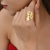 Bague fleur filigrane en laiton de haute qualité plaqué or pour les occasions spéciales bijoux cadeau pour les fêtes de fiançailles