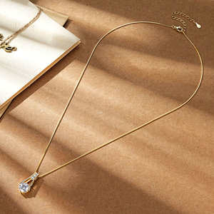 Collar con Colgante de Moissanita Trapecio con Pavé Francés, Plata de Ley, Perla Negra, Original Certificada, 6.5mm, 1 Quilate, Color D, Claridad VVS1 - Product Image 4