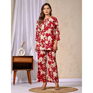 Conjunto de Dos Piezas de Algodón con Estampado de Flores Rojas, Talla XS-XL, Top de Manga Tres Cuartos con Decoración de Botones y Pantalones Cortos - Product Image 3