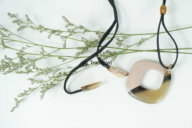 Available in different colore