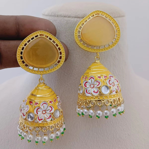 Bloom meenakari jhumkas เซ็ตต่างหูวาดด้วยมือคอลเลกชันที่ไม่ซ้ำกันของต่างหูทำด้วยมือโดยช่างฝีมือมีลาย - Product Image 1