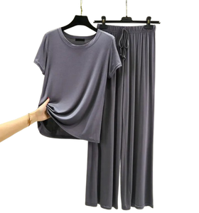 Suministro a granel de ropa de mujer, conjunto informal de dos piezas de Color sólido, estampado de logotipo personalizado, cuello redondo, manga corta, Top y pantalones, trajes - Product Image 3