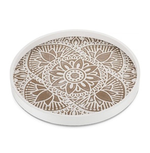 Plateau de service en bois de style minimaliste et de beauté artisanale idéal pour les intérieurs rustiques ou vintage modernes - Product Image 6