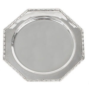 Assiette de présentation en aluminium au design moderne, finition argentée brillante et forme ronde unique faite à la main pour les occasions spéciales - Product Image 3