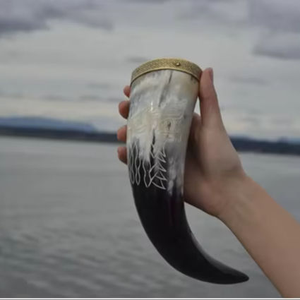 Corne à boire viking sculptée, nouvelle conception, avec logo, authentique, sans fuites, sans danger pour les aliments, par Tradebit - Product Image 2