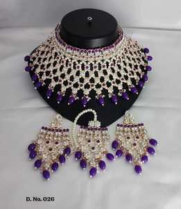 Nouveau design plaqué or traditionnel goutte perle et pierre cloutée boucle d'oreille Mangtika collier ras du cou ensemble et ensemble de bijoux pour femmes - Product Image 2