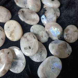 Vente en gros de pierre de lune arc-en-ciel doré pierre de roche cristal artisanat Figurine forme ovale très demandée Feng Shui gravé cadeau d'affaires - Product Image 2