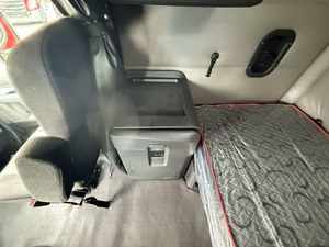 Achetez ici : Semi-remorque Cascadia 126 Sleeper 2021 - Cabine surélevée, 455 CV, boîte manuelle 10 vitesses, prête à être expédiée - Product Image 3