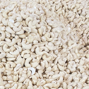 Meilleur tarif Ww180 Ww320 Vente en gros de noix de cajou brutes Usine Santigo au Vietnam Vente en gros exportée vers l'Asie, l'UE, le Moyen-Orient - Product Image 1