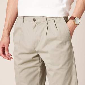 Pantalon chino à plis de coupe classique pour hommes, conçu pour résister aux plis, maintenant offert en tailles Big Tall fabriquées à partir d'un mélange luxueux - Product Image 4