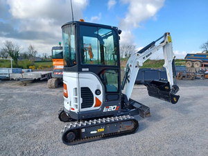 Mini-excavatrice d'occasion bon marché 305LC-9T HYUNDAII Bobcat E20z avec 10001-20000 heures de fonctionnement, poids de 98 kg - Product Image 3