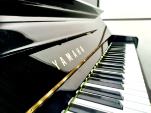 Top Yamahas U3M Japan Upright Piano Used Acoustic <b>Black</b> <b>Polished</b> Refurbished High Quality Durable Professional U1 U2 U3 - Product Image 2