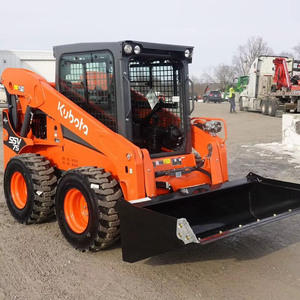 Chargeuse compacte Kubota SSV75 à 4 roues motrices, équipement de construction compact avec godet frontal - Product Image 6