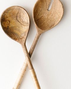 Ensemble de serveurs à salade en bois de haute qualité avec poignée en résine époxy pour les événements de mariage Vaisselle Outils à salade Cuillère à mélanger Fourchette - Product Image 3