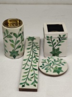 Brûleur d'encens Bakhoor de conception de fleur traditionnelle faite à la main matériau de musc de charbon de bois de résine de bois pour les maisons utilisation du Ramadan