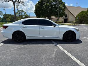 Lexus LS 460 d'occasion 2013 en excellent état, prêt à être expédié - Product Image 2