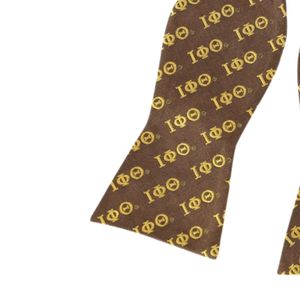Iota Phi Theta Gold Pattern Self-Tie Bowtie Ajustable Greek Life Accesorio formal para eventos de fraternidad - Product Image 4