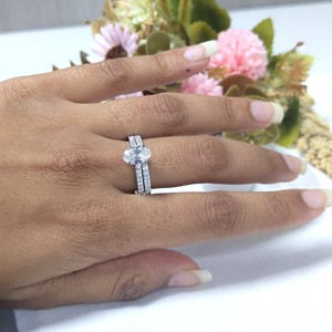 ชุดเครื่องประดับเพชรสำหรับเจ้าสาวสำหรับงานแต่งงานแหวนทองสีขาวตัดทรงรีพร้อมเครื่องประดับสำหรับงานแต่งงานที่ไม่เหมือนใคร - Product Image 2